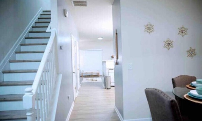 Lawrenceville Casa | Cozy & modern entire house!