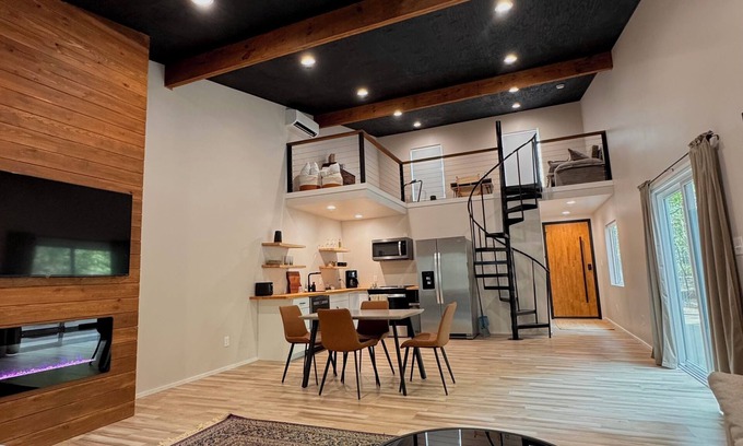 Wagener Casa | Cozy Modern Escape