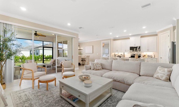 Bonita Springs Casa | Cozy Modern Family-Friendly Home w. 5 Star Amenities