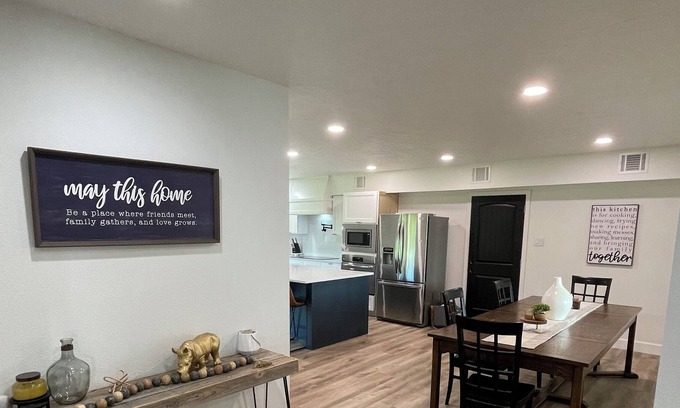 Alvin Otro | Cozy Modern Farmhouse