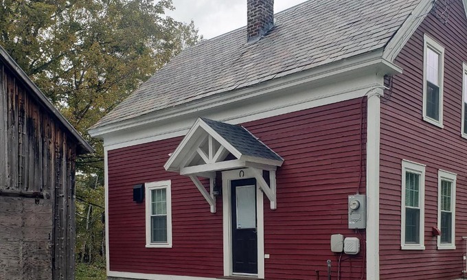 East Wallingford Casa | Cozy Modern Farmhouse
