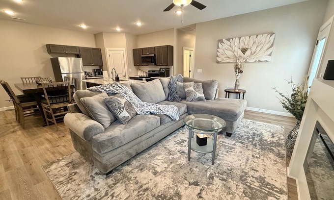 Valley Center Casa | Cozy Modern Haven w/ Fireplace & Open Kitchen