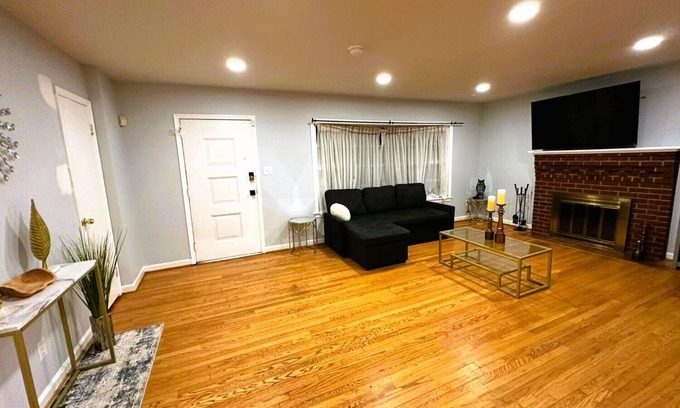 Clinton Casa | Cozy modern home in the DMV, an ideal spot for exploring D.C. and Alexandria!