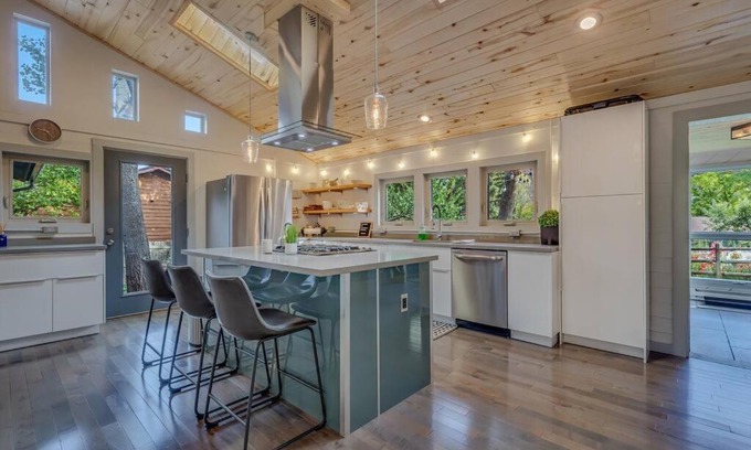 Glenwood Springs Casa | Cozy Modern House seconds from Roaring Fork River