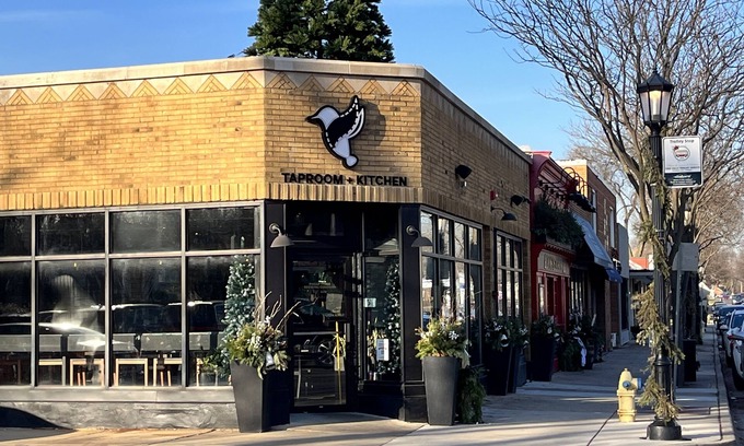 Elmhurst Casa | Cozy, modern, & steps to shops! Pet friendly too!