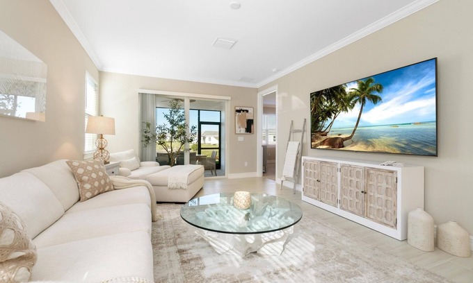 Bonita Springs Casa | Cozy Modern Sunny Haven w. 5 Star Amenities