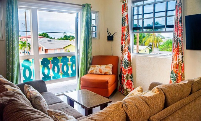 Ruby Apartamento | Cozy Modern Upstairs 2 Bed A/C Apt Near 2 Everything