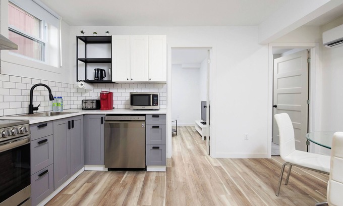 Ahuntsic Casa | Cozy Montreal retreat in the charming neighborhood of Ahuntsic (5mn to Sauvé)