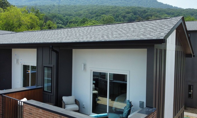Chattanooga Condominio | Cozy Mountain Basecamp on the Riverwalk, w/ Rooftop Deck