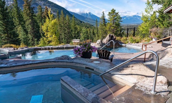 Banff Condominio | Espacioso + acogedor chalet de montaña con loft | Acceso a piscinas calientes!