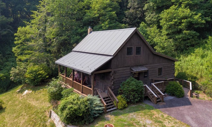 Vilas Cabina | Cozy Mountain Cottage - Relax in picturesque Northwest Watauga County!