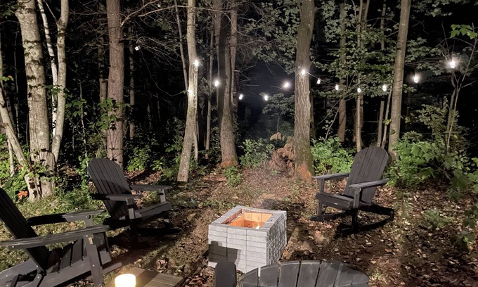 North Clarendon Casa | Cozy Mountain Cottage perfect for ski weekend. Pet Friendly!