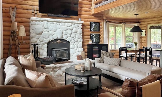 Tollgate Canyon Cabina | Cozy Mountain escape near Park City w/ game room, hot tub for the whole family