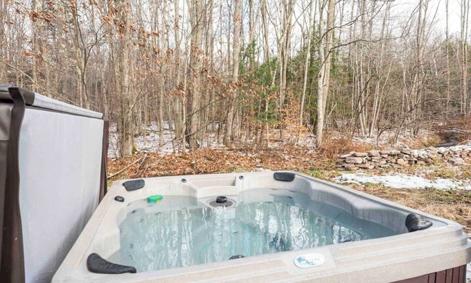 Haines Falls Casa | Cozy Mountain Getaway - Hot Tub - Grill - Fire Pit - Patio