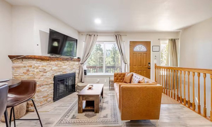 Tahoe Village Condominio | Cozy Mountain Getaway in enchanting Lake Tahoe