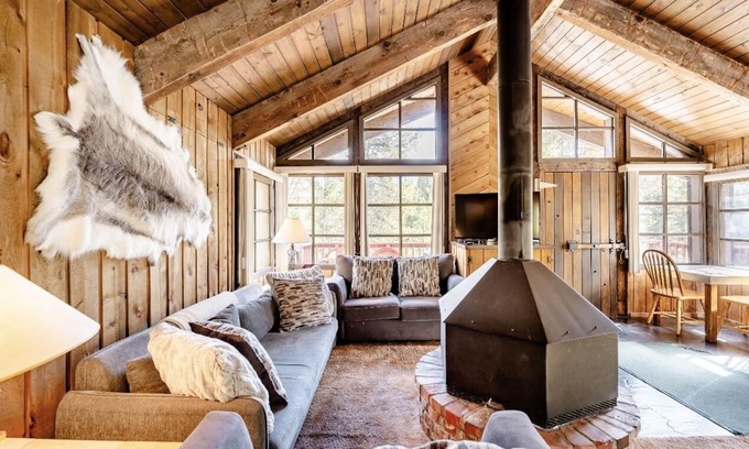 Blue River Cabina | Cozy Mountain Hideaway in Breckenridge. A Charming, Rustic Cabin Retreat