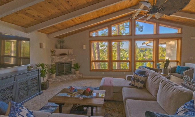 Groveland Casa | Cozy Mountain retreat with Lake views near Yosemite