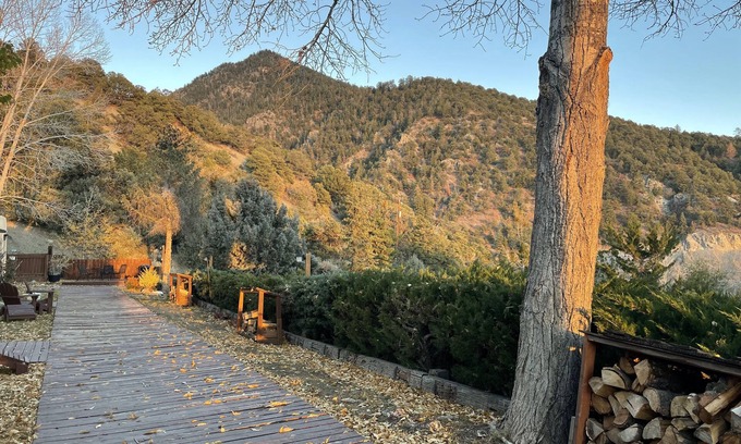 Arroyo Seco Condominio | Cozy Mountain Retreat w/Chef's Kitchen