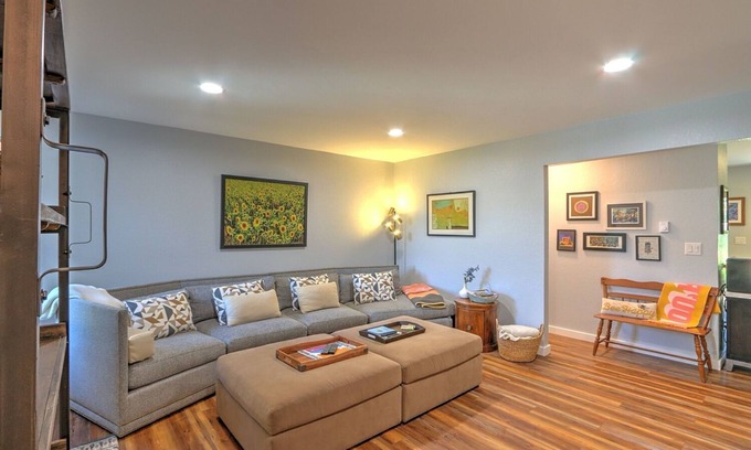 Carbondale Casa | Cozy Mountain Townhome .5 Mi to Downtown, 40 Min to Skiing!