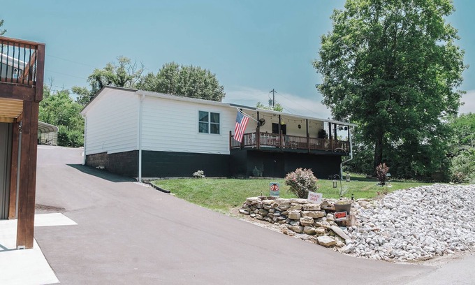 La Follette Casa | Cozy mountain view home just minutes to Powell Valley Marina at Norris Lake