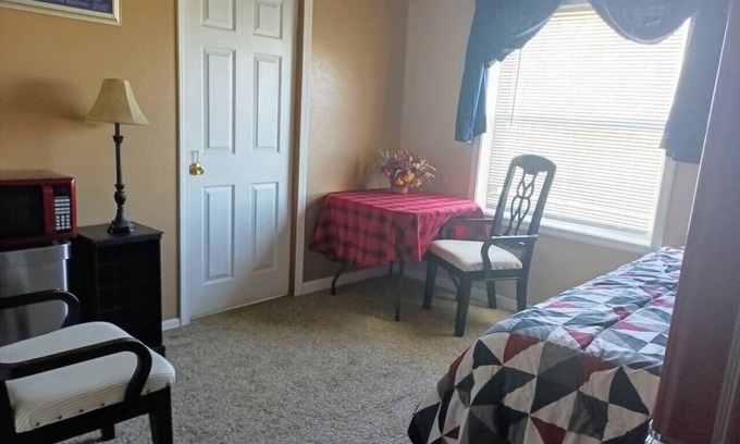 Peyton Casa | Cozy Mountain View Retreat + Pet Friendly
