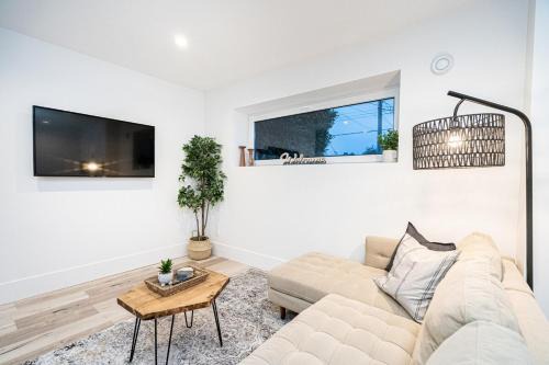 Burnaby Apartamento | Cozy Mountain View Suite with Parking and Floor Heating for 4