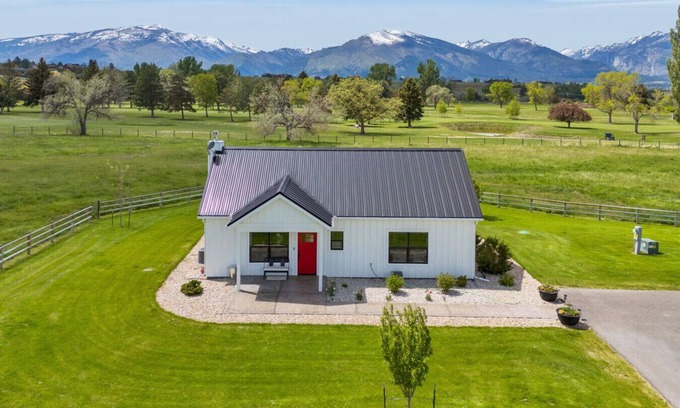 Grantsdale Cabaña | Cozy Moutain Cottage
