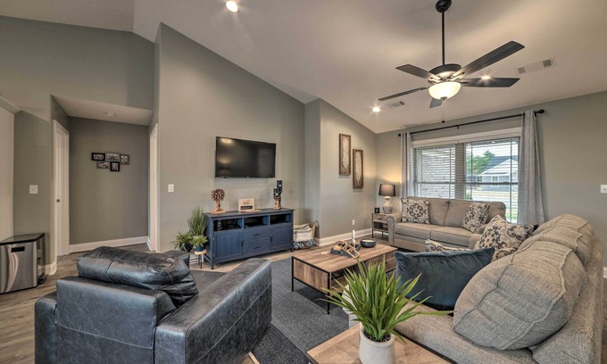Murray Casa | Cozy Murray Retreat Near MSU & Local Eateries