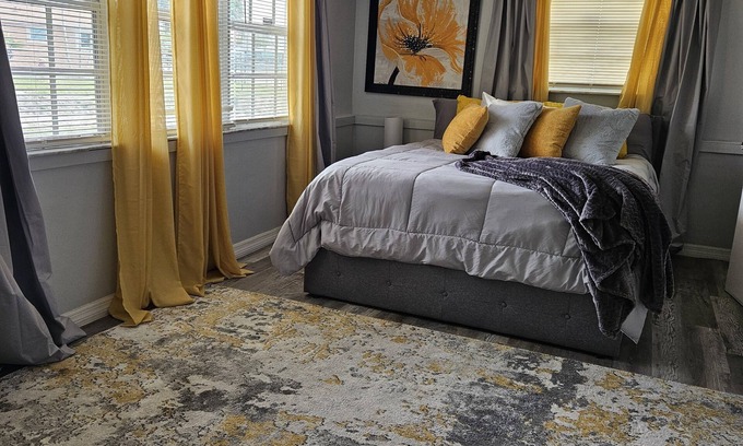 Riviera Beach Casa | Cozy Near The Beach is < 2 mi from the beach. Six beds. Sleeps 8 comfortably.