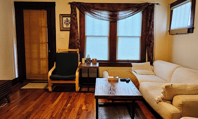Birmingham Casa | Cozy Nest - a Charming 3-bedroom house in vibrant Birmingham with WiFi