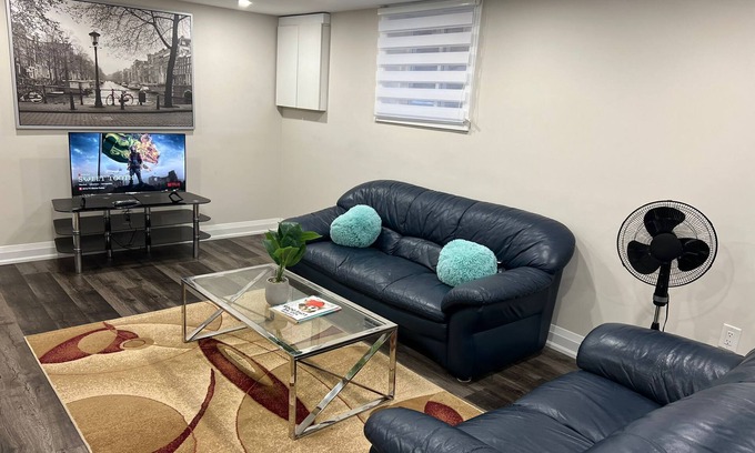 Welland Casa | Cozy new 2-bedroom basement apartment close to the canal in Welland with WiFi