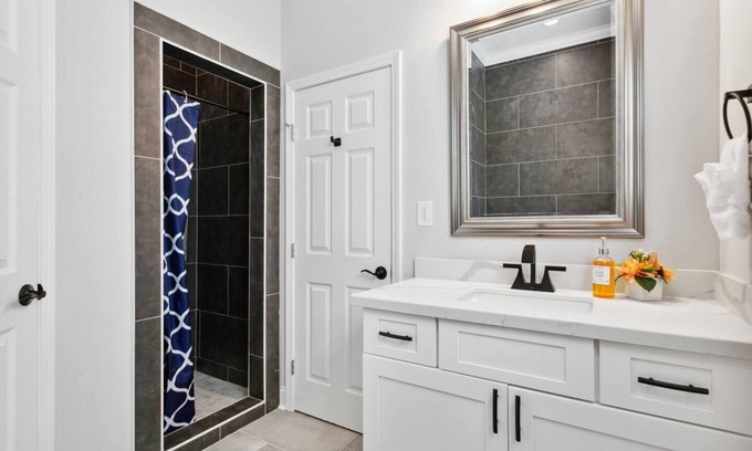 Tulane - Gravier Casa | Cozy New 5BR Home w Firepit Near Caesars Superdome