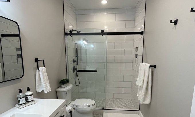 Carmel Casa | Cozy New Construction One Bedroom Retreat!