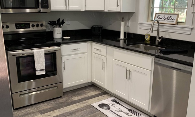 Seneca Casa | Cozy New Home in Clemson/Seneca - 10 minutes to University