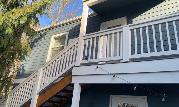 Seaview Apartamento | Cozy new studio - easy access to all West Seattle has to offer!
