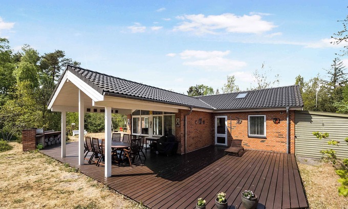 Bedegaard Casa | Cozy newer large holiday home in Snogebæk