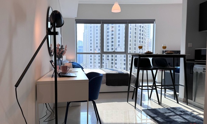 Al Sufouh 2 Apartamento | Cozy Newly Furnished Studio in Center of Vibrant Dubai Marina