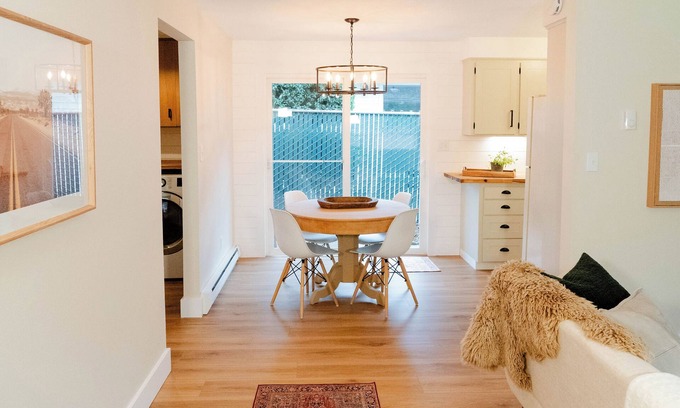 Milwaukie Casa | Cozy Newly Remodeled Duplex