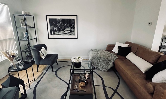 Southwest Calgary Casa | Cozy newly renovated home close to downtown in safe area of Killarney/Altadore.
