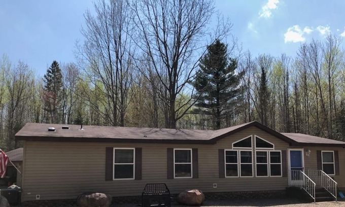 Florence Casa | Cozy Northwoods Retreat! Great for relaxing and trail riding!