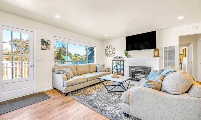Del Rey Oaks Casa | Cozy Oaks | A coastal getaway with idyllic scenery!
