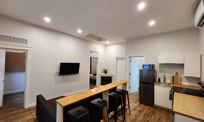 Belleville Casa | Cozy Oasis Guesthome in Belleville