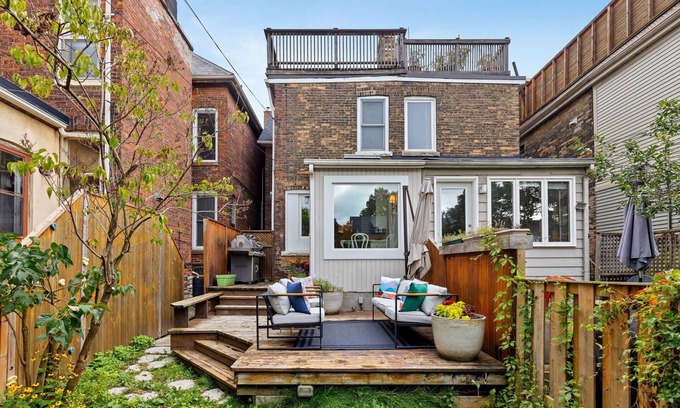 Trinity - Bellwoods Casa | Cozy Oasis in TO's Best Neighborhood - minutes to A+ art, food, music, fashion