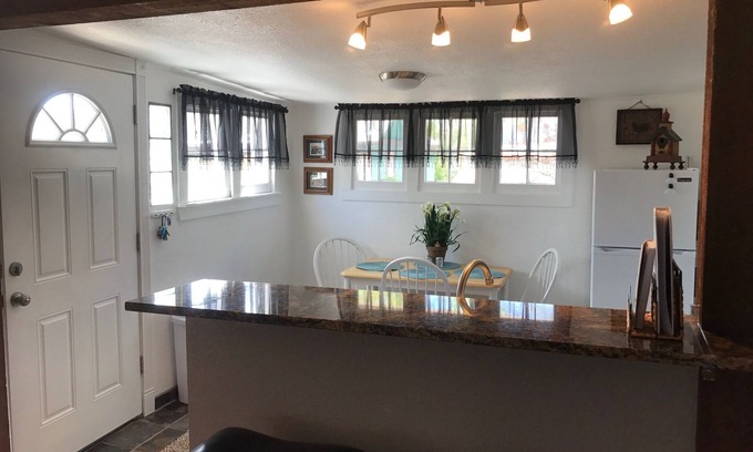 Colorado Springs Cabaña | Casa de campo totalmente renovada! Sea nuestro invitado en la histórica ciudad vieja de Colorado