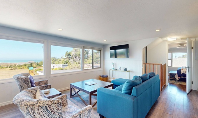 Fort Bragg Casa | Cozy ocean-view apartment with, fireplace, yard games, easy walk to beach