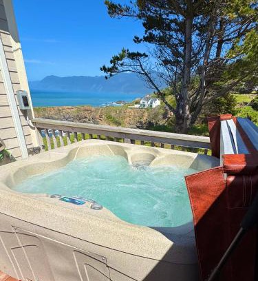 Shelter Cove Apartamento | Cozy Oceanview! by OceanviewHotTubs Oceanfront! Shelter Cove, CA Tesla EV station