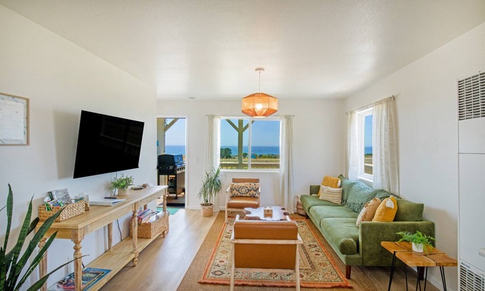 Shelter Cove Casa | Cozy Oceanview Hideaway#2 on Golf Course/Airport
