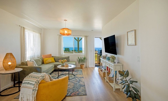 Shelter Cove Casa | Cozy Oceanview Hideaway#1 on Golf Course/Airport
