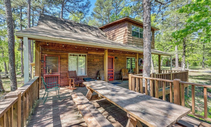 Pine Ridge Cabina | Cozy Oden Oasis w/ On-Site Fishing Creek & Deck!