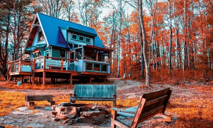 Corning Cabina | Cozy Off-grid Cabin within a private setting loaded with spa like amenities